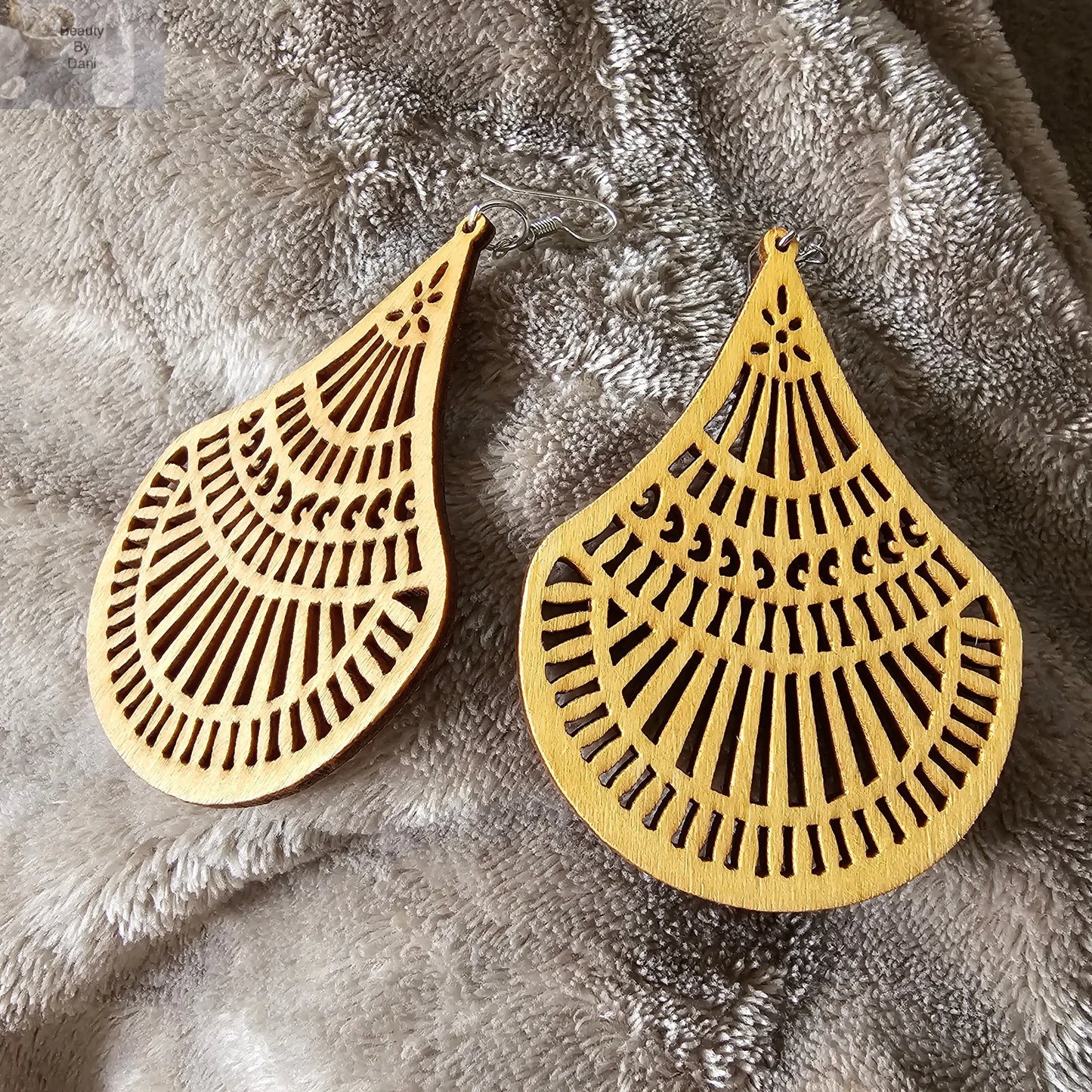 Wood earrings - Beauty by Dani