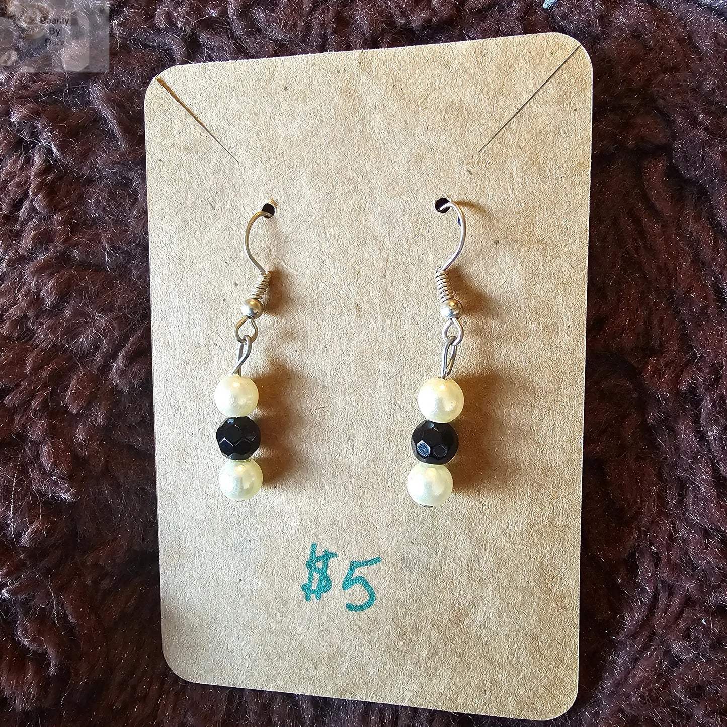 Pearl and black drop earrings - Beauty by Dani