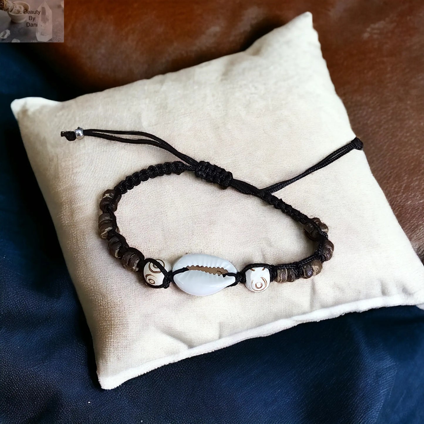 Conch shell bracelet - Beauty by Dani