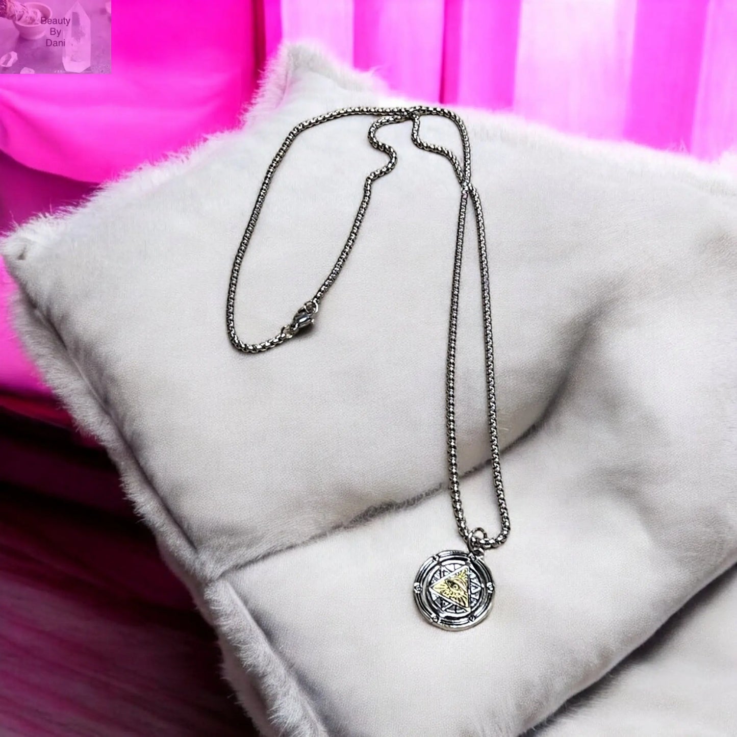 Pyramid and star necklace - Beauty by Dani