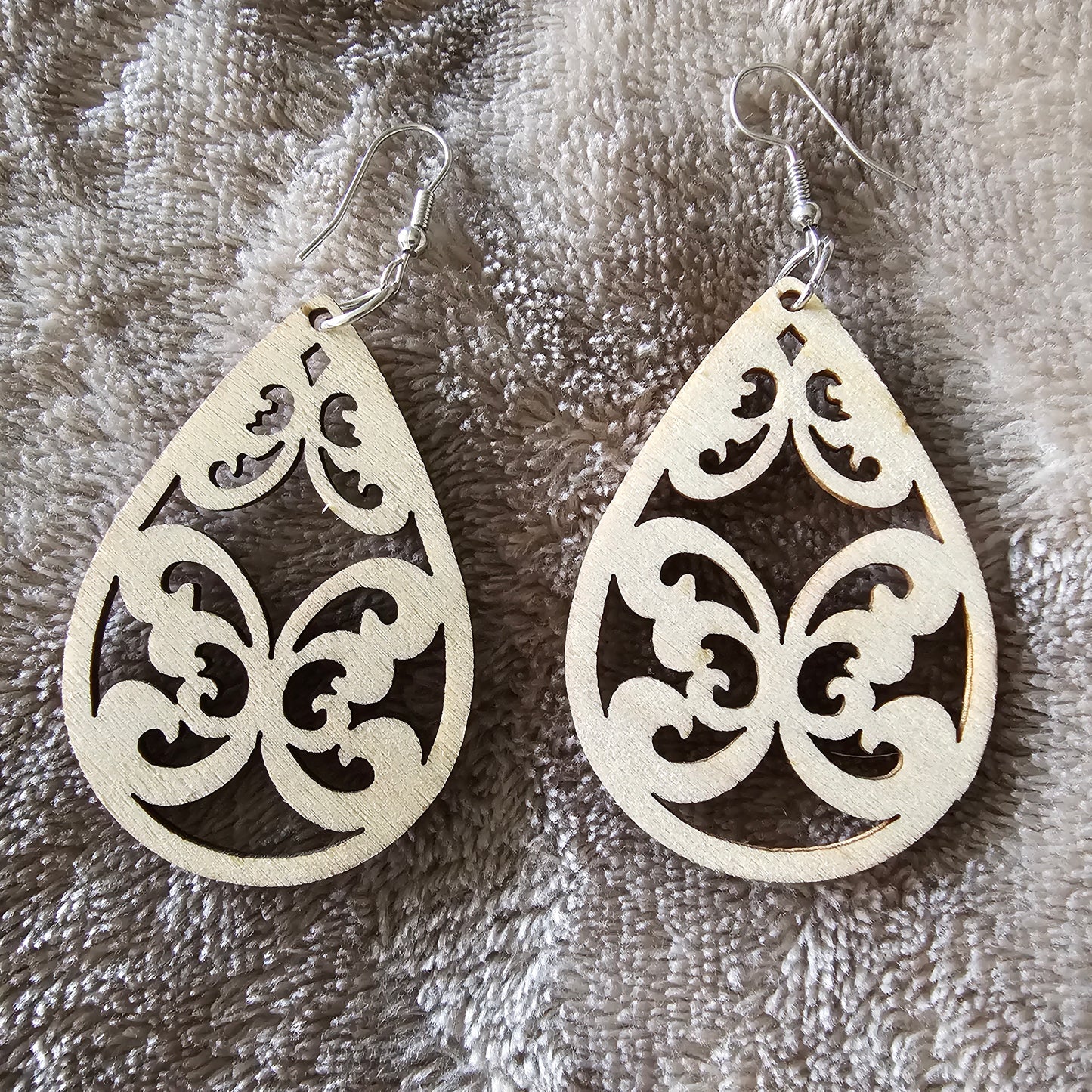 Light wood earrings - Beauty by Dani