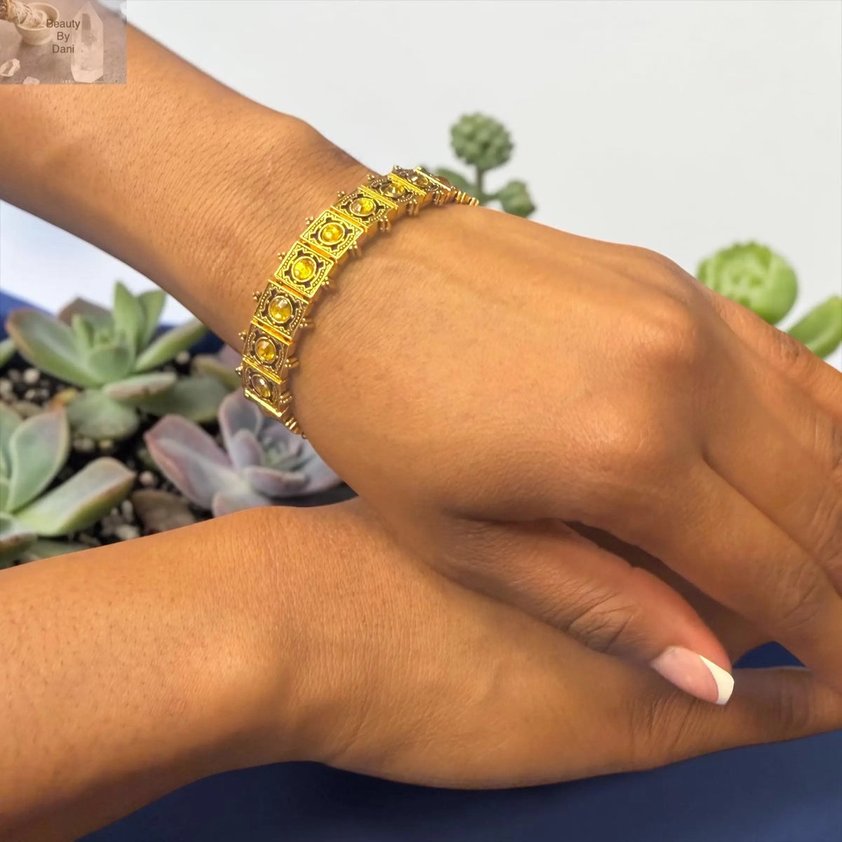 Elegant Victorian Bracelet - Timeless Charm and Sophistication