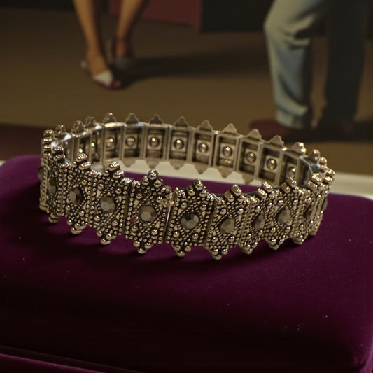 Elegant Victorian Bracelet - Timeless Charm and Sophistication