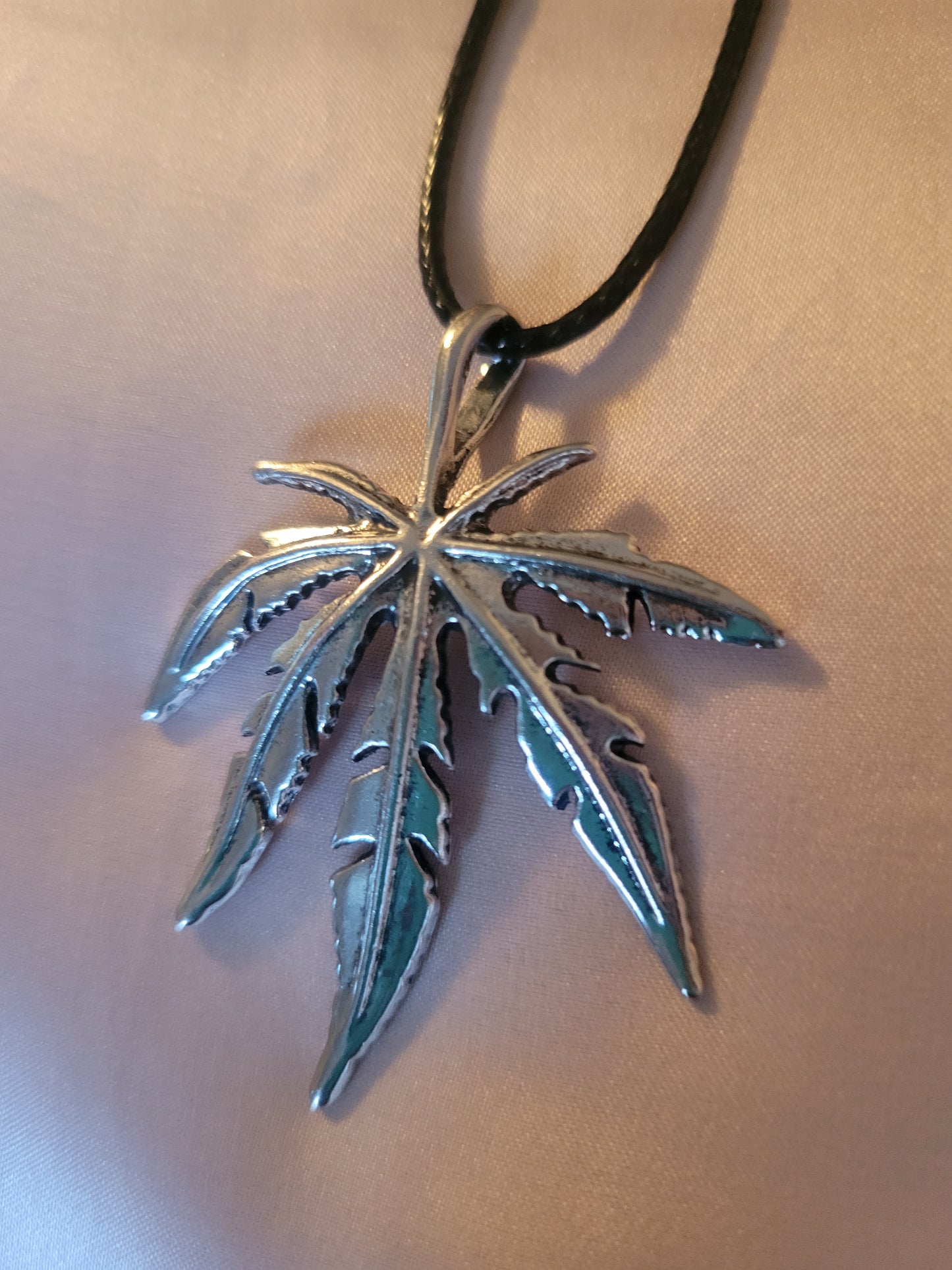 Rasta Plant Necklace - Beauty by Dani