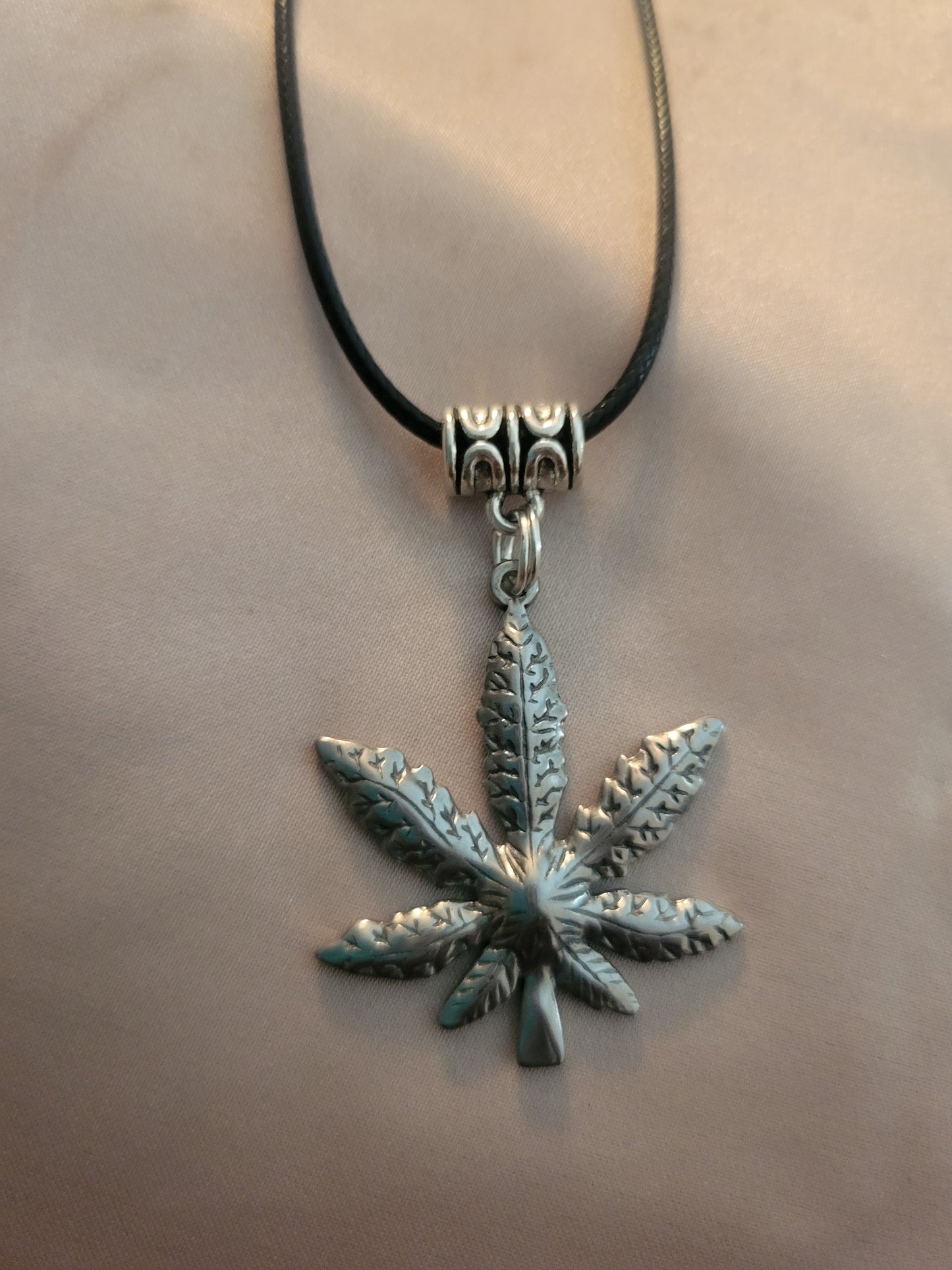 Rasta Plant Necklace - Beauty by Dani