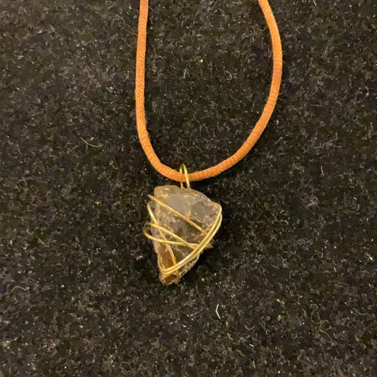 Amber Pendant Necklace (0776)